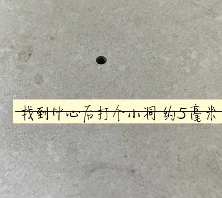临河瓷砖空鼓维修公司专业解答在瓷砖铺贴过程中，如果砂料搅拌不均匀，将会带来以下问题