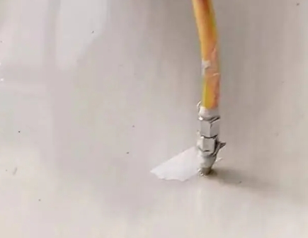 临河瓷砖空鼓维修公司专业解答在瓷砖铺贴过程中，如果使用的砂料过粗（如全部使用了粗砂），可能会导致以下问题