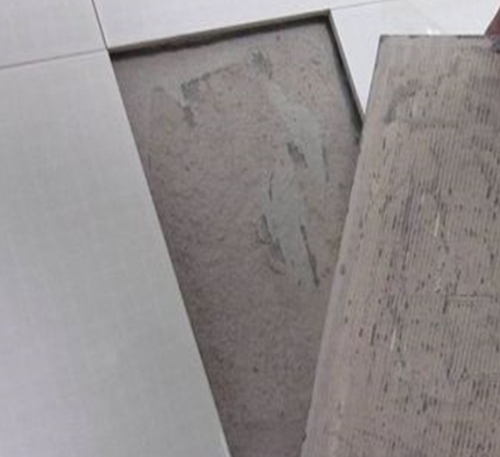 临河瓷砖空鼓维修公司分享瓷砖铺贴时如果打浆（即涂抹在瓷砖背面和基层上的砂浆或瓷砖胶）过少，会带来以下问题